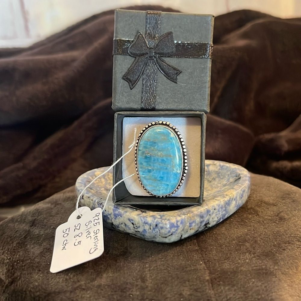 NWT ARTISAN CRAFTED NATURAL BLUE APATITE OVAL RING IN 925 STERLING SILVER SZ8.5